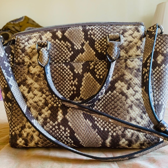 Mk snake skin handbag - Picture 3 of 7